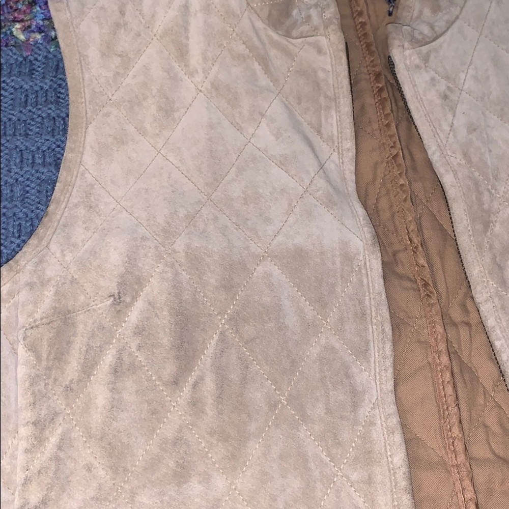 Ann Taylor Quilted Vest - Picture 3 of 7